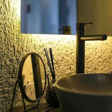 公寓 Surfer Caravan Gastro Pub Suites- Adults Only 博德鲁姆