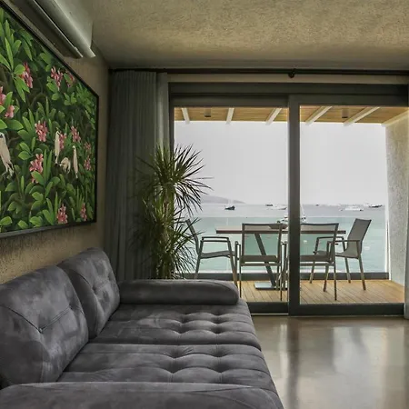 Surfer Caravan Gastro Pub Suites- Adults Only 公寓