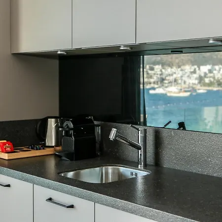 Surfer Caravan Gastro Pub Suites- Adults Only * 博德鲁姆