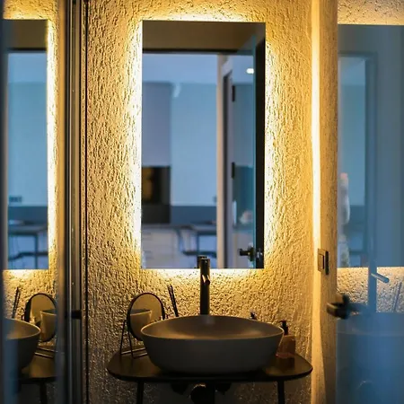 公寓 Surfer Caravan Gastro Pub Suites- Adults Only