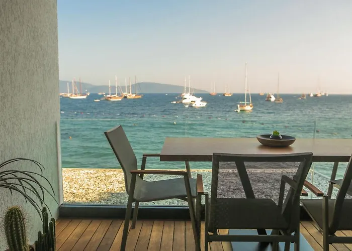 Surfer Caravan Gastro Pub Suites- Adults Only * Бодрум