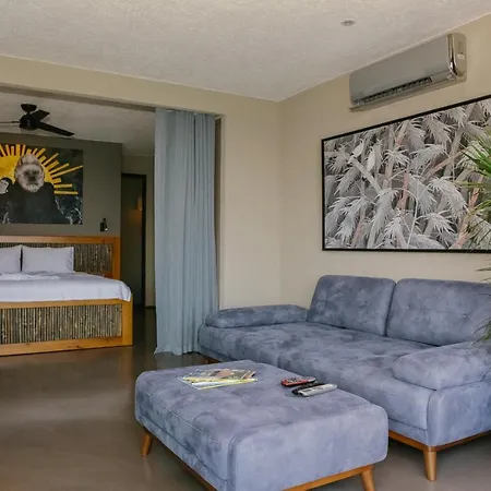 Surfer Caravan Gastro Pub Suites- Adults Only דירה *