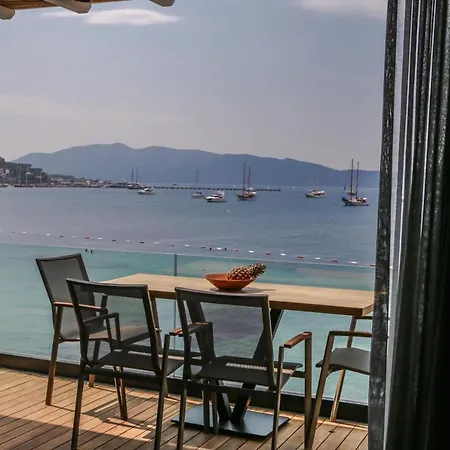 Surfer Caravan Gastro Pub Suites- Adults Only דירה