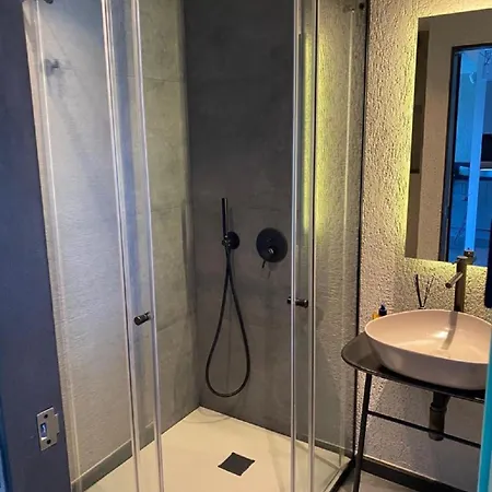 Surfer Caravan Gastro Pub Suites- Adults Only