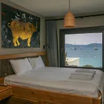 Surfer Caravan Gastro Pub Suites- Adults Only