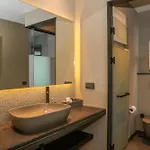 Surfer Caravan Gastro Pub Suites- Adults Only * Αλικαρνασσός