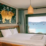 Surfer Caravan Gastro Pub Suites- Adults Only Bodrum