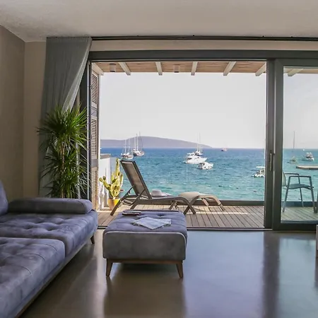 Surfer Caravan Gastro Pub Suites- Adults Only * Αλικαρνασσός